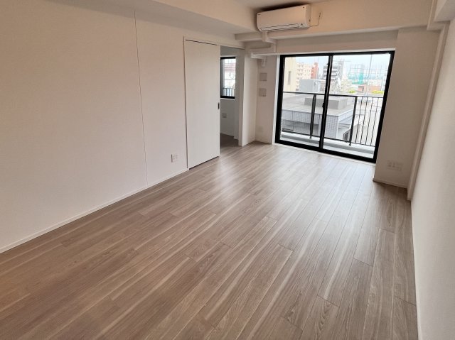 居室・リビング　ＬＤＫ　※別号室の参考写真です(現況優先・仕様違いの場合あり