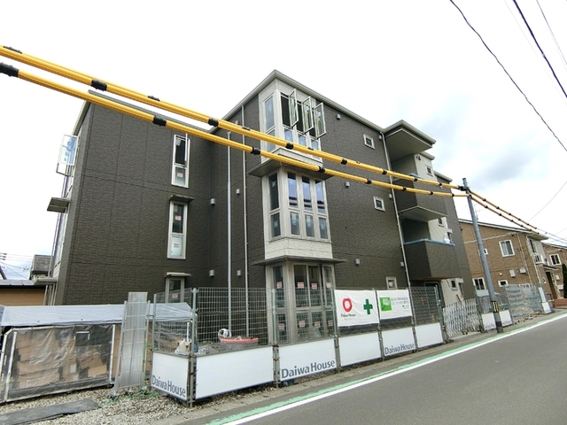 建物外観　建築中（６月１２日現在）