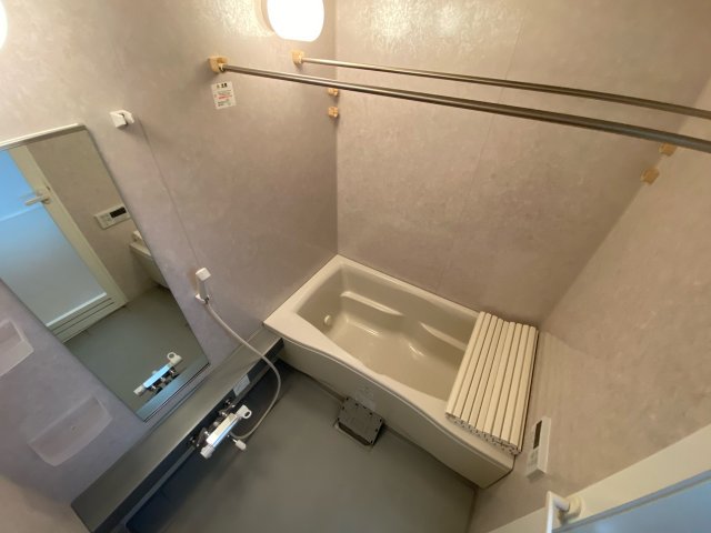 バス・シャワールーム　シンプルで機能的なユニットバスです