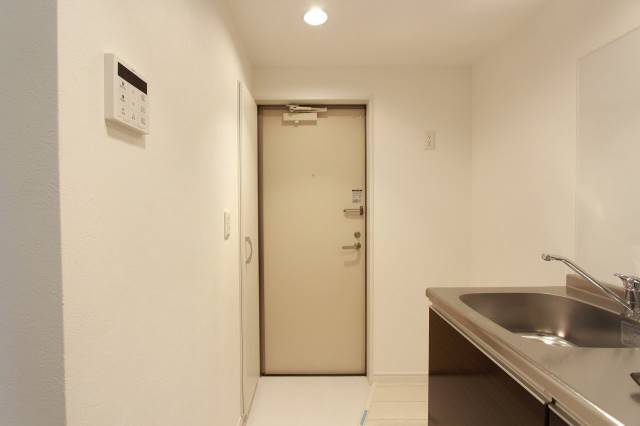 玄関　※１０２号室室内参照（建築中）