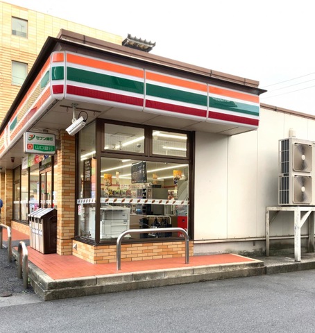 コンビニ　セブンイレブン山口湯田温泉3丁目店（コンビニ）まで423m