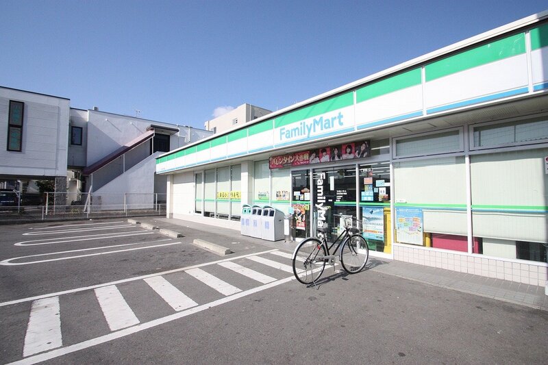コンビニ　ファミリーマート北名古屋片場店（コンビニ）まで648m