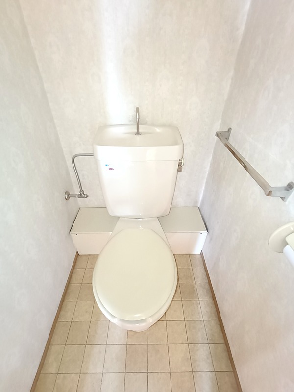 トイレ　間取反転のお部屋です