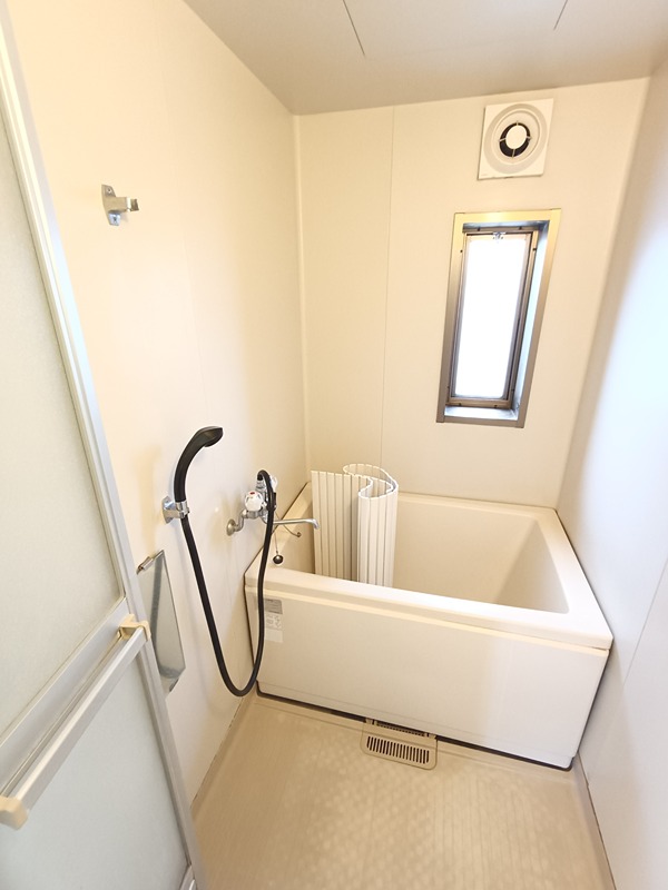 バス・シャワールーム　間取反転のお部屋です