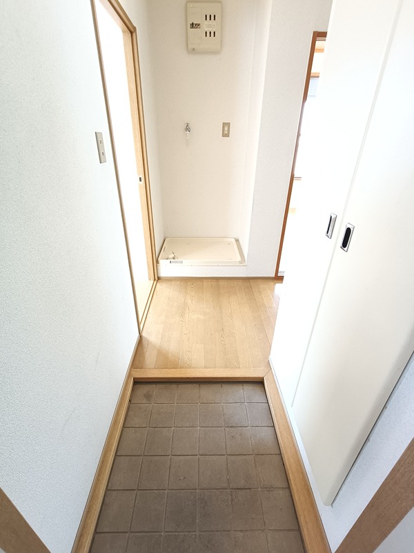 玄関　間取反転のお部屋です