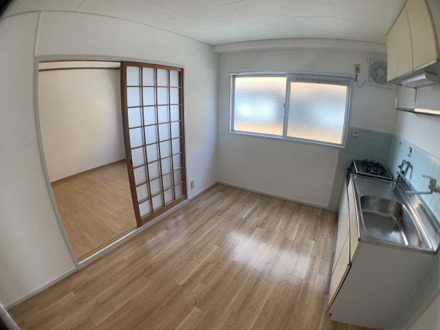 居室・リビング　窓があり室内明るいです♪