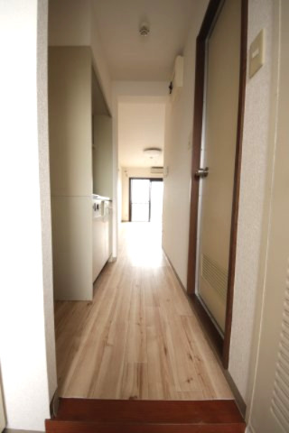 玄関　※別部屋募集時の写真です（現況優先）