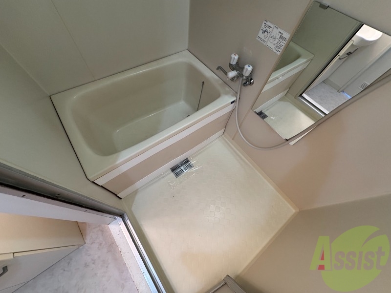 バス・シャワールーム　お風呂になります。一日の疲れを癒してくださいね。