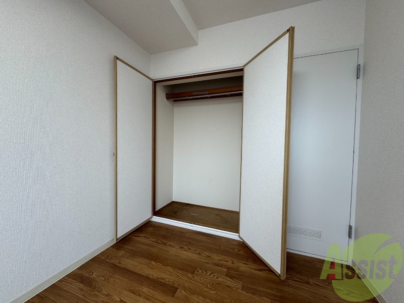 収納　クローゼットは奥行きもあり、荷物が多い方でも安心です。