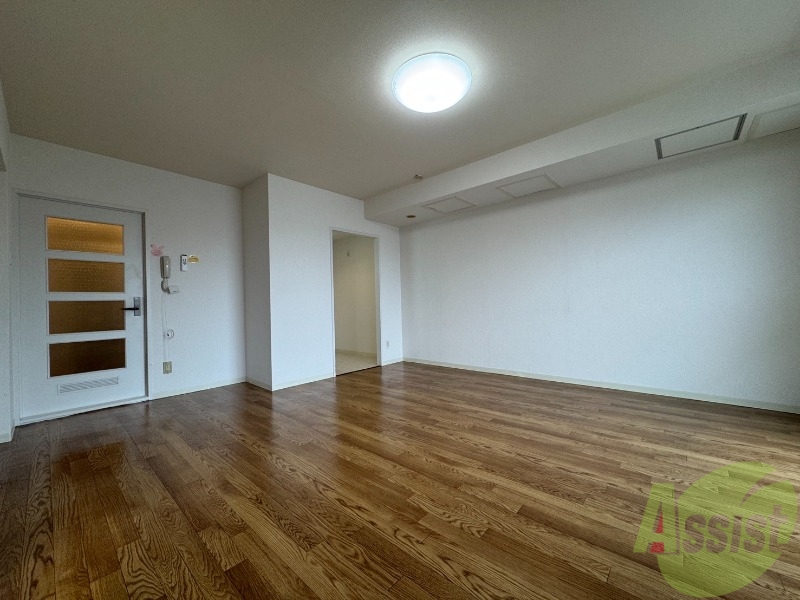 居室・リビング　広くてキレイなお部屋が広がっていて、充実した生活が送れそう。