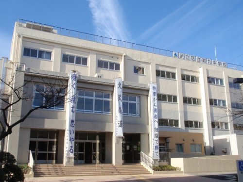 中学校　足立区立第九中学校（中学校）まで971m