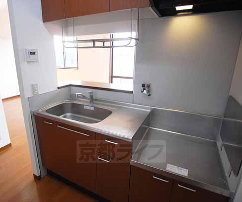 キッチン　カウンタータイプのキッチンです。