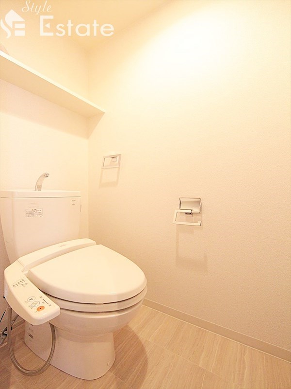 トイレ　温水洗浄便座