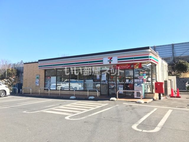 コンビニ　セブンイレブン鶴ヶ島上広谷店（コンビニ）まで736m