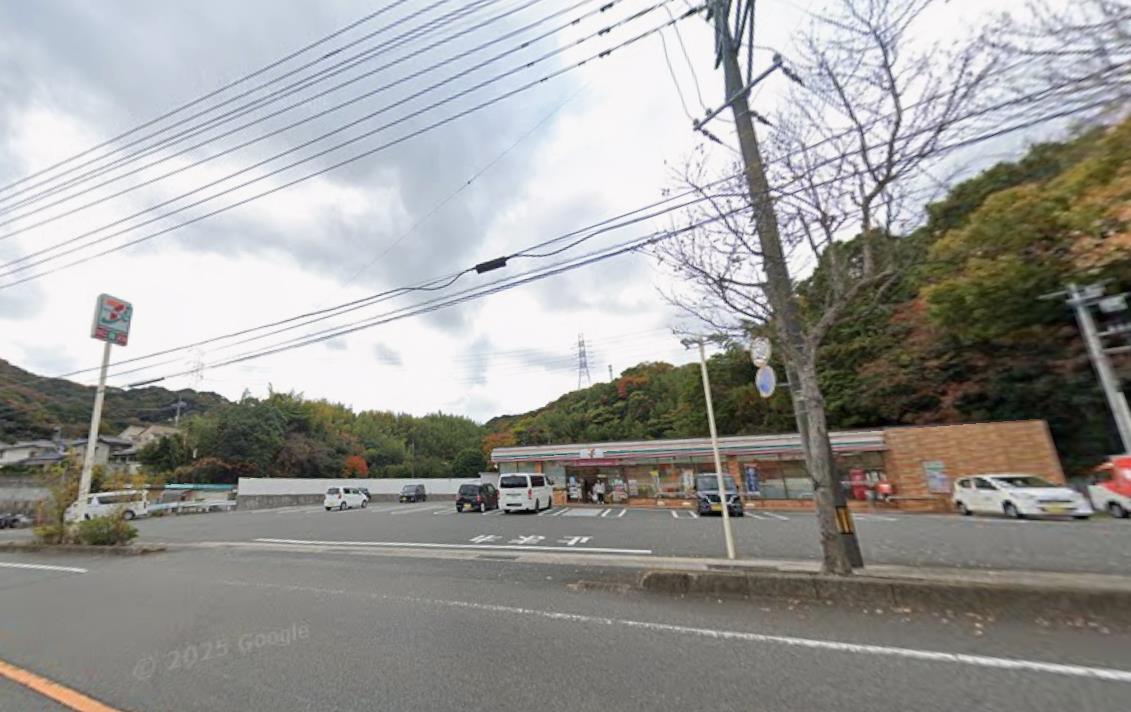コンビニ　セブンイレブン下関長府珠の浦店（コンビニ）まで617m