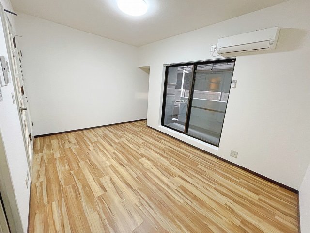 居室・リビング　スッキリとした洋室のお部屋です
