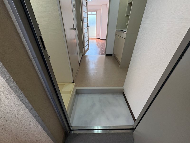 玄関　同物件別部屋