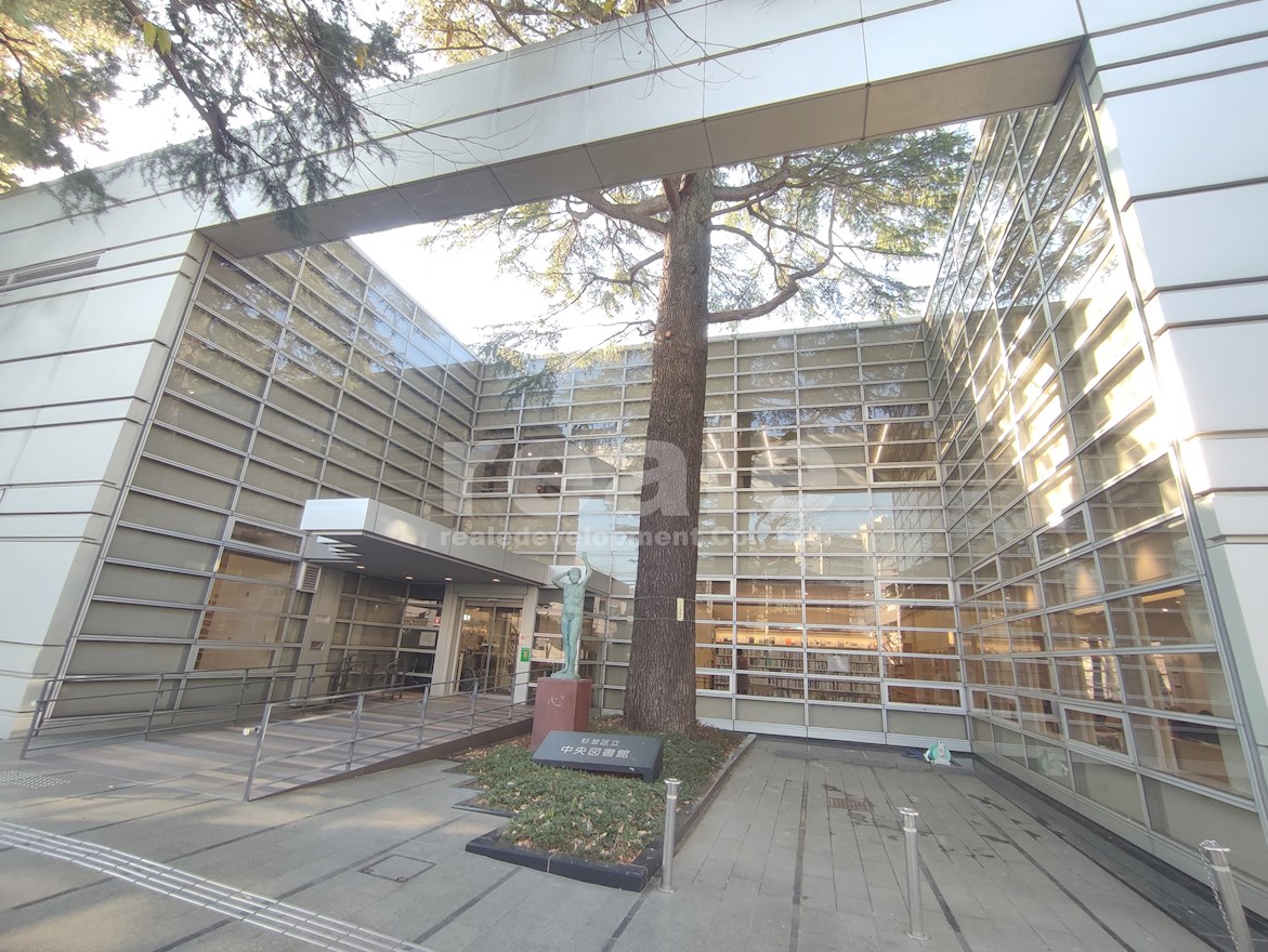 図書館　杉並区立中央図書館（図書館）まで1948m
