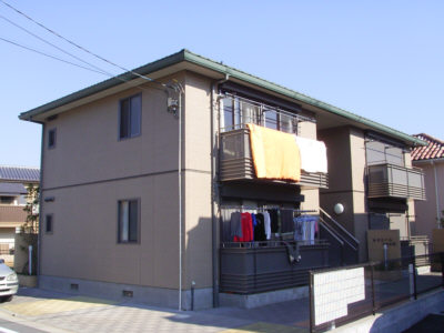 建物外観　、角部屋：南向きの明るい洋室（２室）