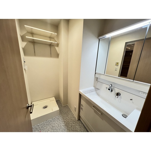洗面設備　■注）他部屋参考写真