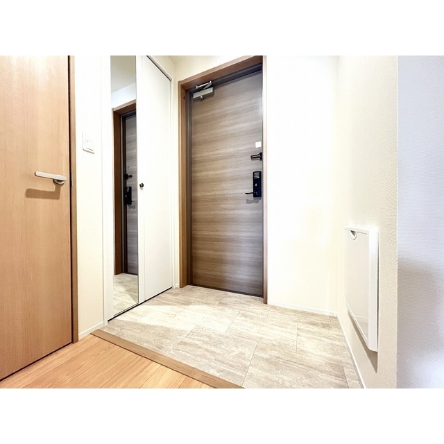 玄関　■注）他部屋参考写真