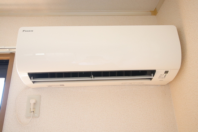 その他設備　南東側洋室６帖エアコン