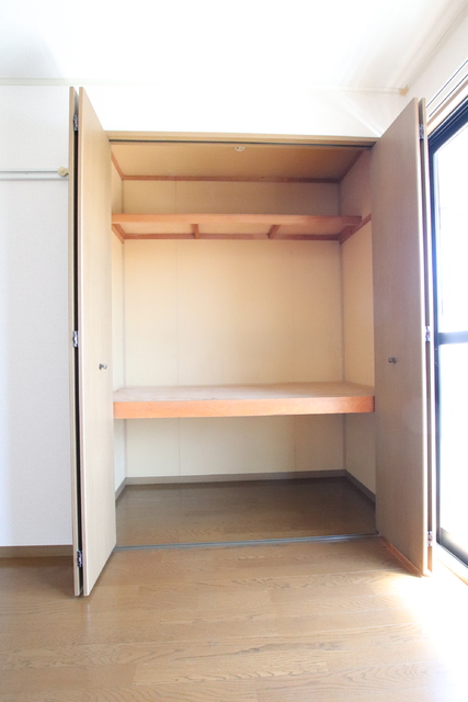 収納　南東側洋室６帖の収納