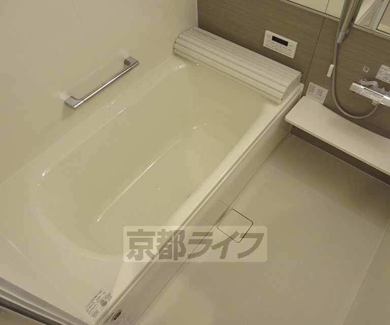 バス・シャワールーム　広々としたお風呂です