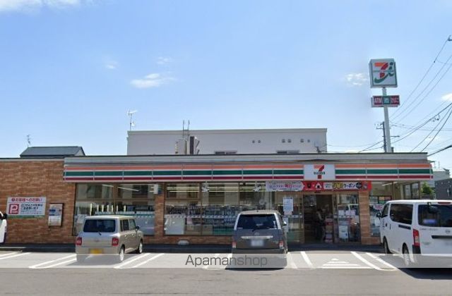 コンビニ　セブンイレブン（コンビニ）まで421m
