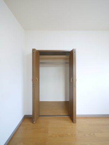 収納　※写真は別の部屋のものです。