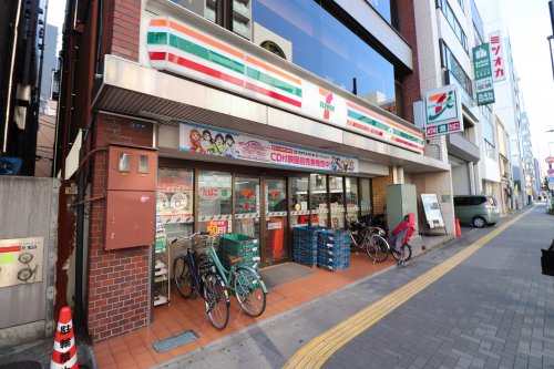 コンビニ　セブンイレブン 新御徒町駅前店（コンビニ）まで208m