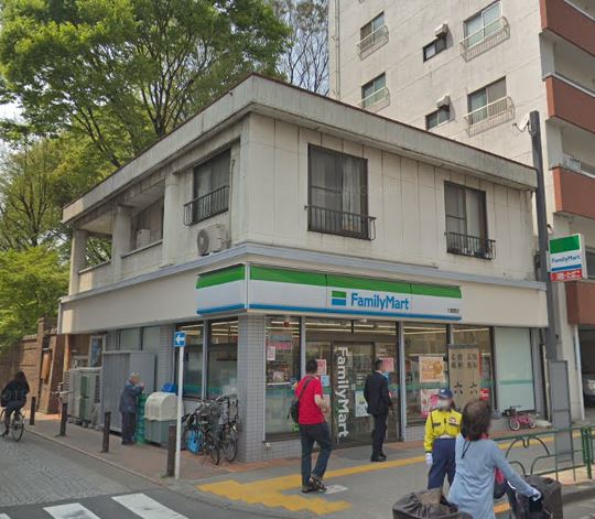 コンビニ　ファミリーマート 六義園店（コンビニ）まで179m