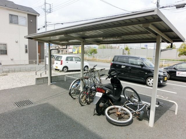 その他共有部分　屋根付駐輪場です。