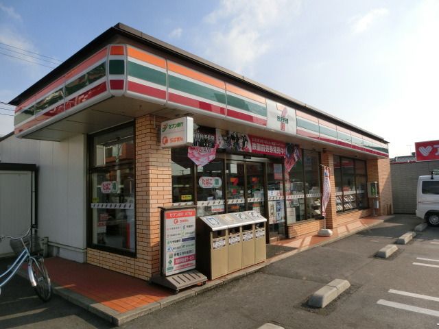 コンビニ　セブンイレブン（コンビニ）まで390m