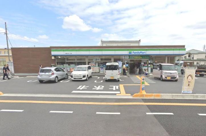 コンビニ　ファミリーマート（コンビニ）まで779m