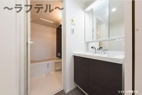 洗面設備　同メーカー施工　別部屋イメージ写真