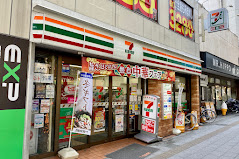 コンビニ　セブンイレブン板橋本町駅前店（コンビニ）まで188m