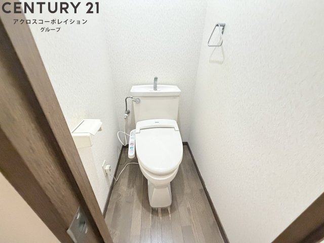 トイレ　温水洗浄便座機能付きのトイレです♪