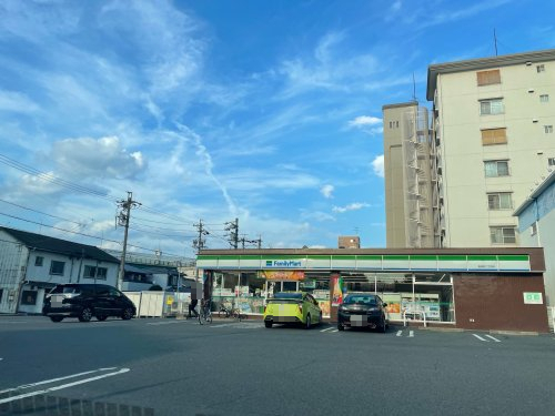 コンビニ　ファミリーマート 鳥見町二丁目店（コンビニ）まで482m