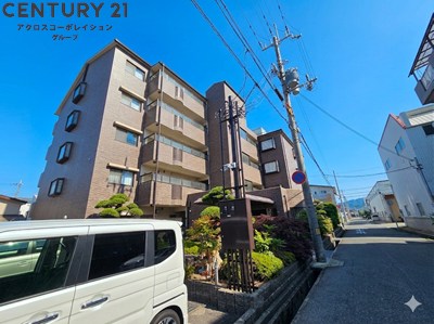 建物外観　エレベーター付きで重たい荷物も楽々♪