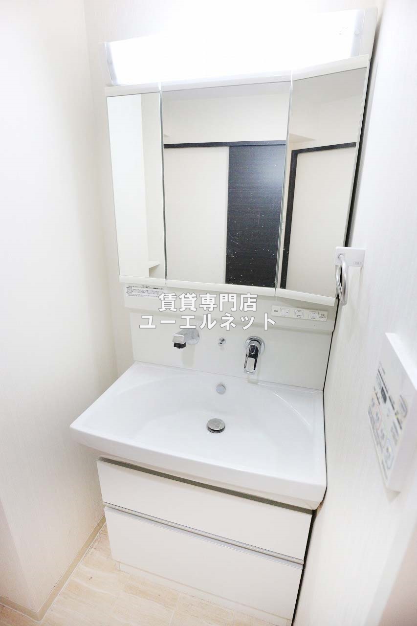 洗面設備　清潔感ある独立洗面台で毎日気持ちよく♪