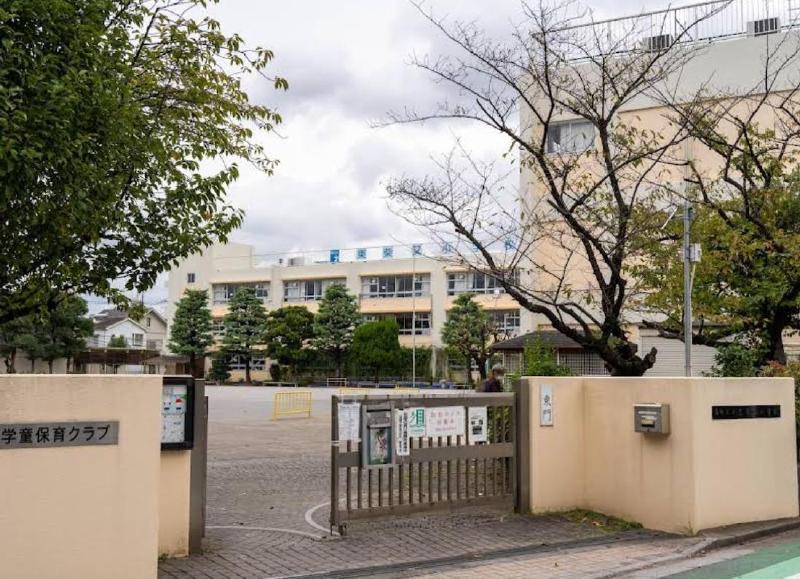 小学校　葛飾区立 東柴又小学校（小学校）まで220m