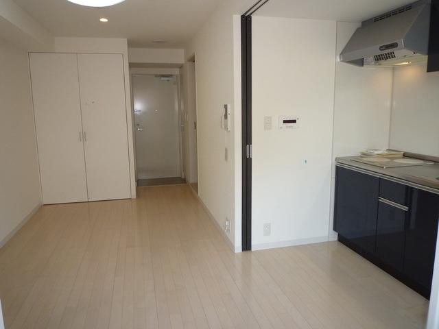 居室・リビング　日当り良好　真っ白で綺麗なお部屋