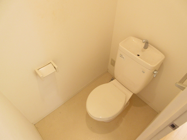 トイレ　※温水洗浄便座付きです※他部屋反転間取り