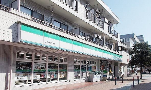 コンビニ　ファミリーマート（コンビニ）まで241m