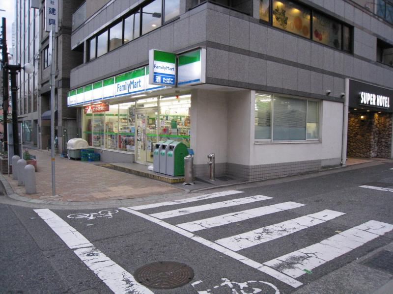 コンビニ　ファミリーマート柳屋加納町二丁目店（コンビニ）まで108m