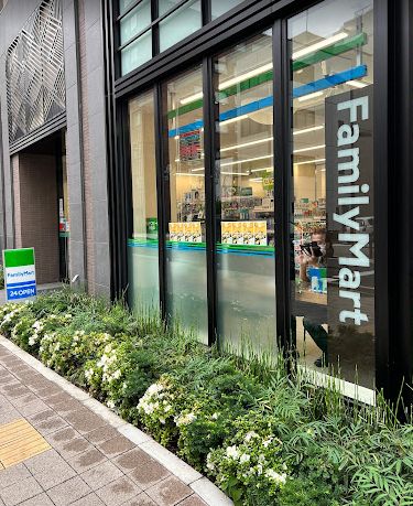 コンビニ　ファミリーマート東日本橋三丁目店（コンビニ）まで105m