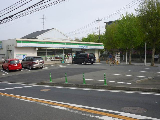 コンビニ　ファミリーマート（コンビニ）まで510m