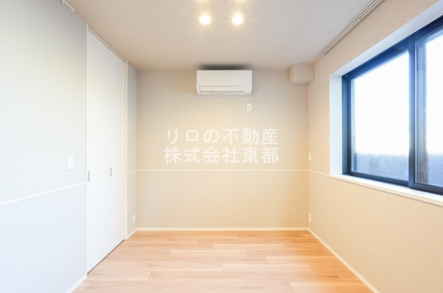その他　室内は落ち着いた温もりを感じるフローリングです☆
