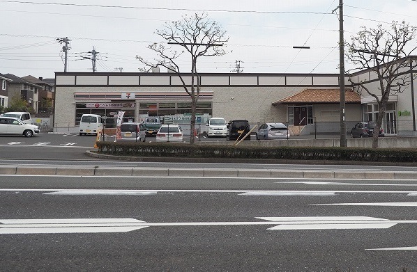 コンビニ　セブンイレブン（コンビニ）まで500m